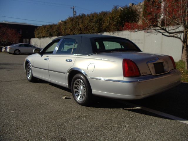 Lincoln Town Car 2002 photo 1