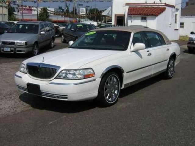 Lincoln Town Car 2003 photo 3