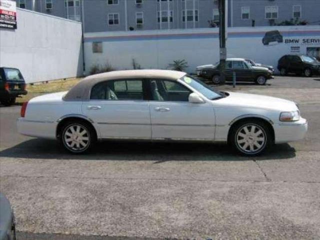 Lincoln Town Car 2003 photo 1