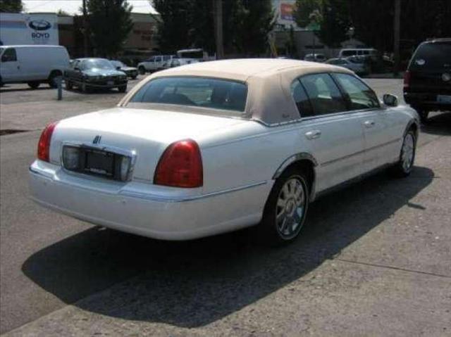 Lincoln Town Car 2003 photo 4