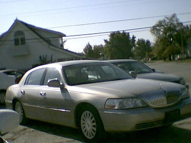 Lincoln Town Car DOWN 4.9 WAC Sedan