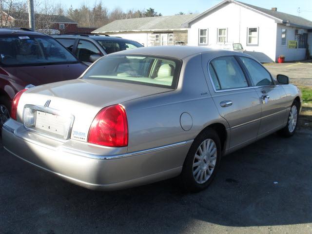 Lincoln Town Car 2003 photo 1