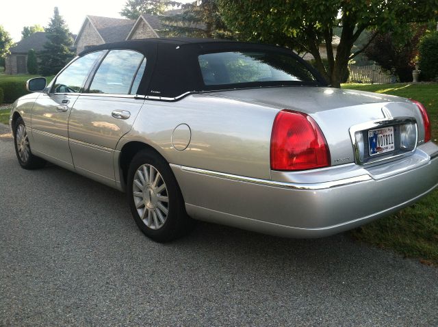 Lincoln Town Car DOWN 4.9 WAC Sedan