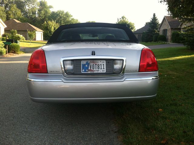 Lincoln Town Car 2003 photo 1