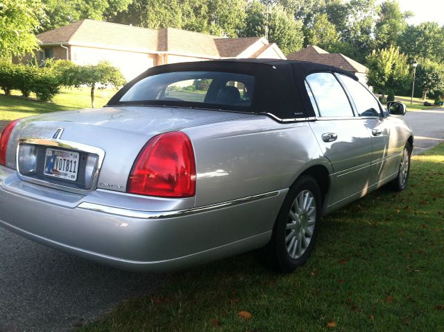 Lincoln Town Car 2003 photo 4