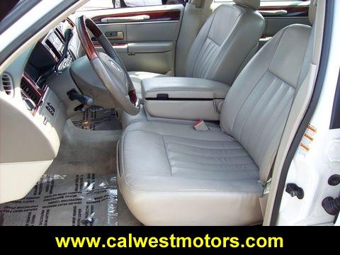 Lincoln Town Car 2003 photo 2