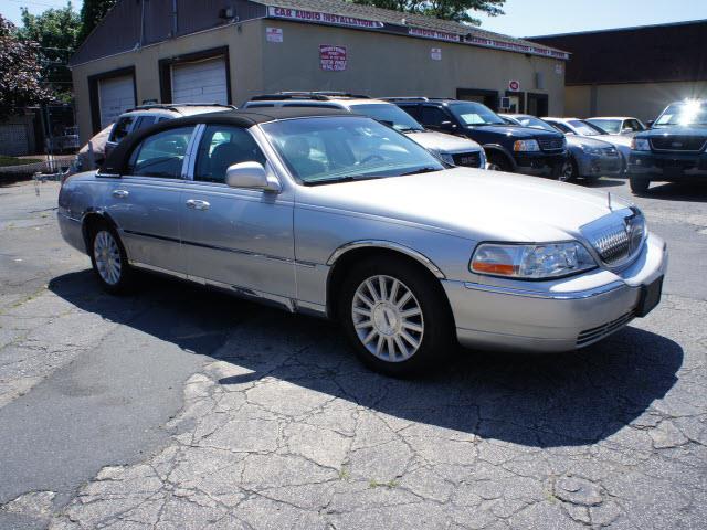 Lincoln Town Car 2003 photo 1