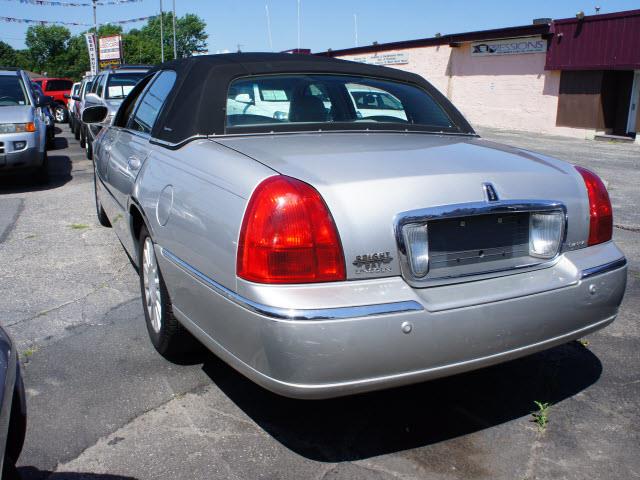 Lincoln Town Car 2003 photo 2