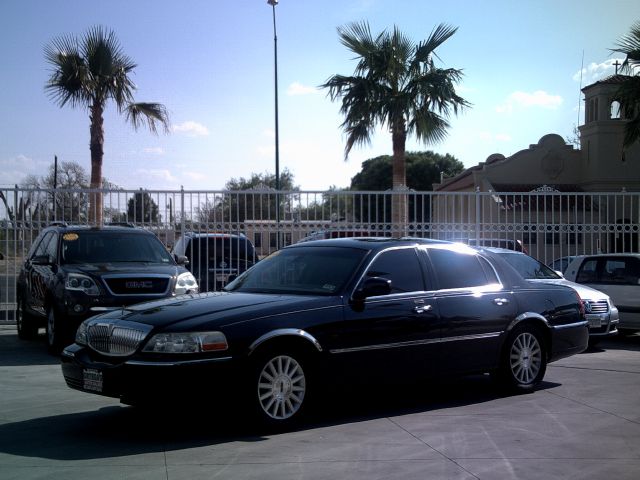 Lincoln Town Car 2003 photo 2