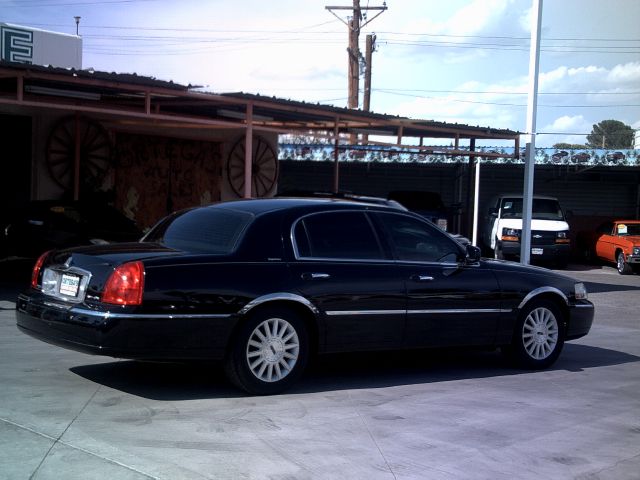 Lincoln Town Car 2003 photo 3