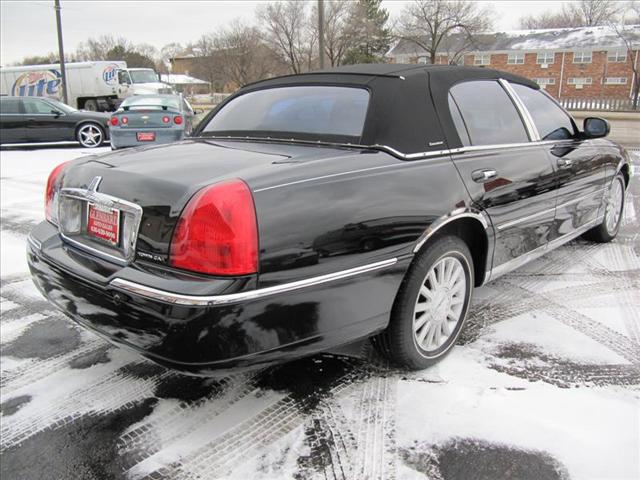 Lincoln Town Car 2003 photo 2