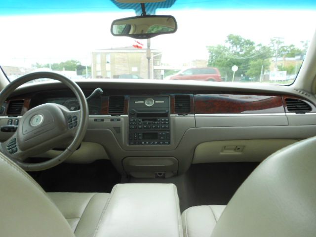 Lincoln Town Car 2003 photo 4