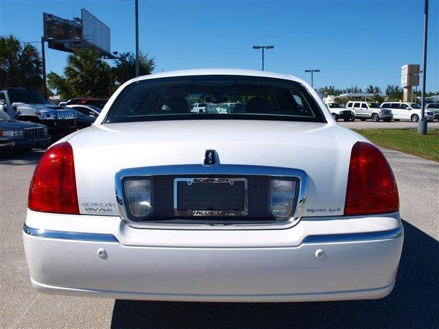 Lincoln Town Car 2003 photo 3