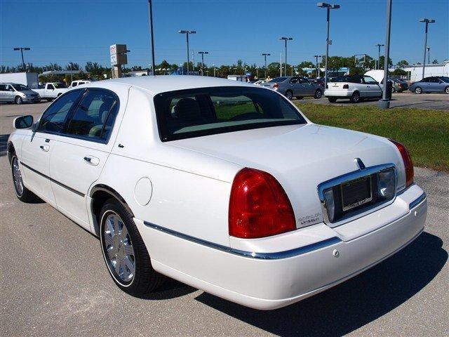 Lincoln Town Car 2003 photo 4