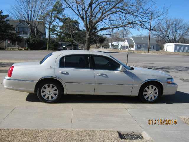 Lincoln Town Car 2003 photo 1