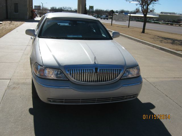 Lincoln Town Car 2003 photo 3