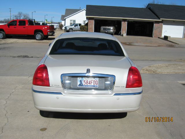 Lincoln Town Car 2003 photo 4