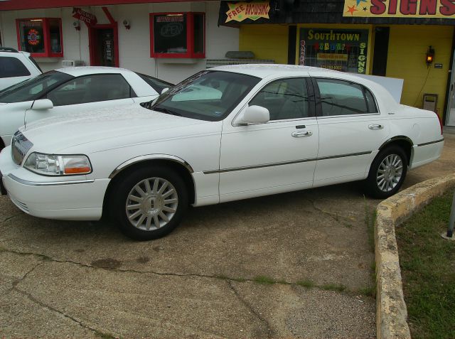 Lincoln Town Car 2003 photo 2