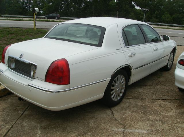 Lincoln Town Car 2003 photo 3