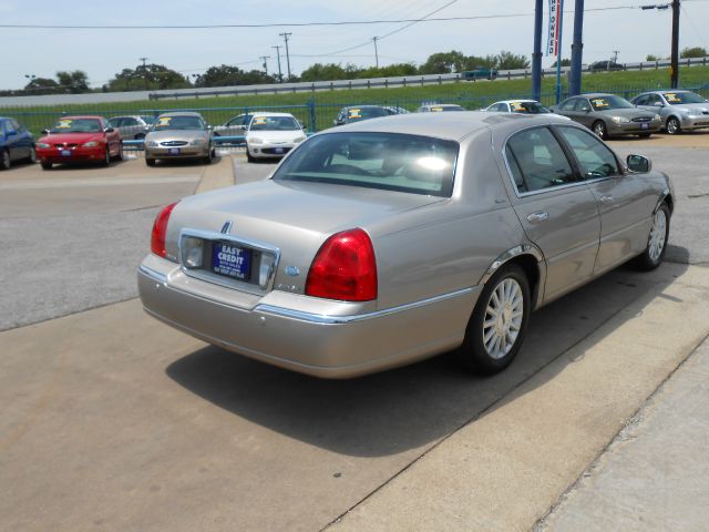 Lincoln Town Car 2003 photo 2