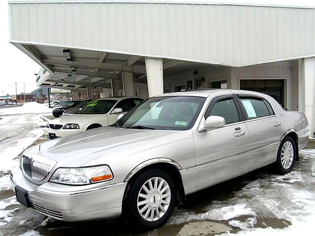 Lincoln Town Car DOWN 4.9 WAC Sedan