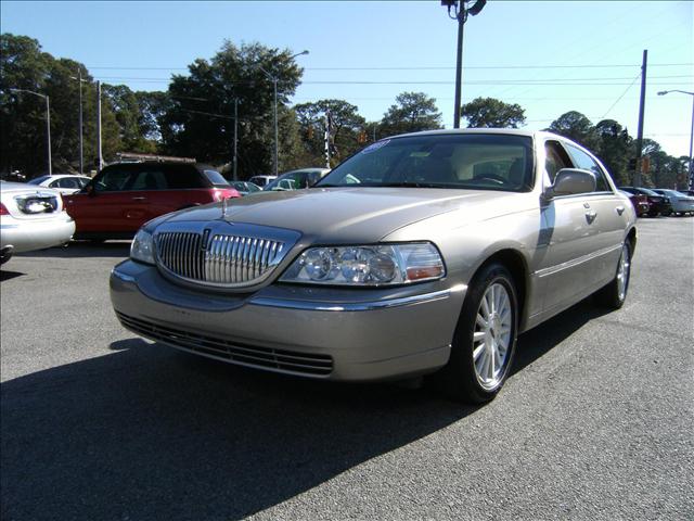 Lincoln Town Car SLT1 AWD Sedan