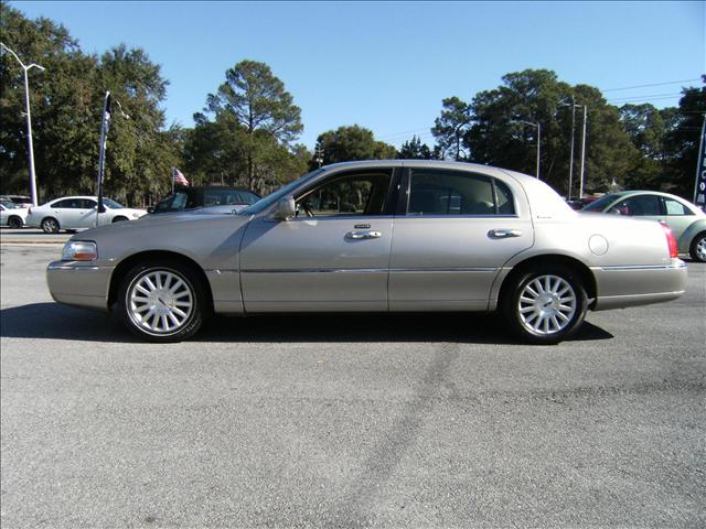 Lincoln Town Car 2003 photo 2