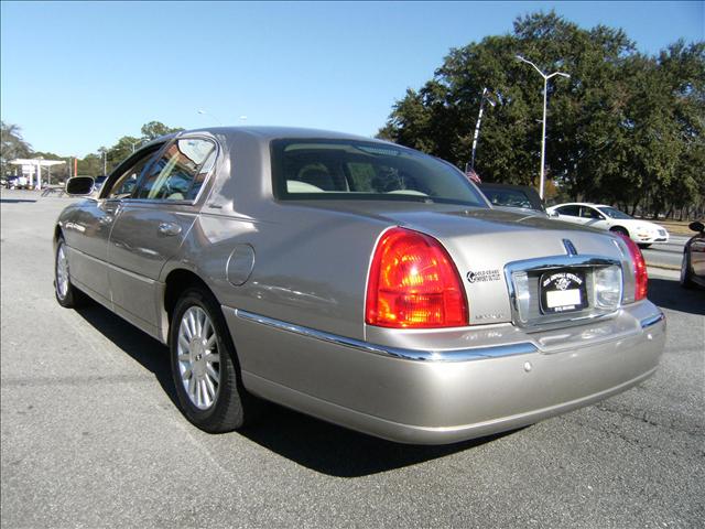 Lincoln Town Car 2003 photo 3