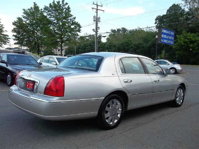 Lincoln Town Car 2003 photo 14