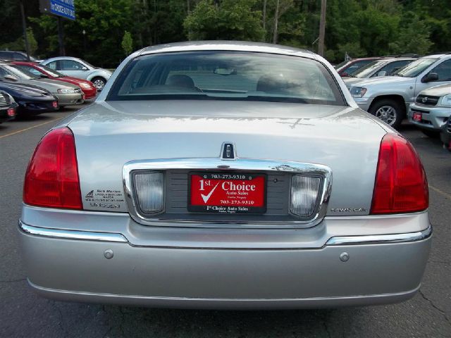 Lincoln Town Car 2003 photo 15