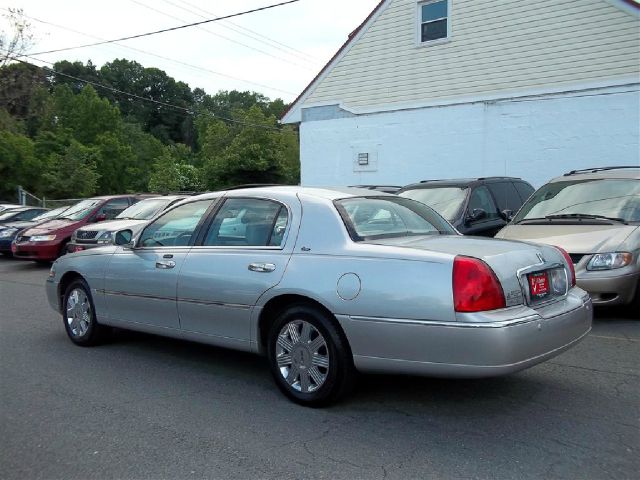 Lincoln Town Car 2003 photo 16