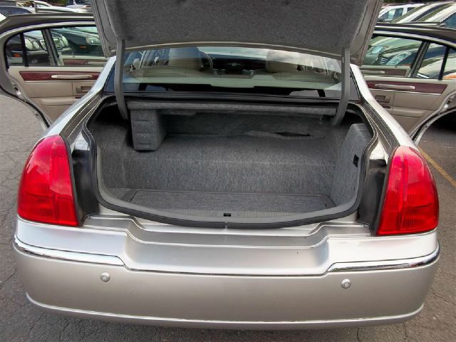 Lincoln Town Car 2003 photo 21