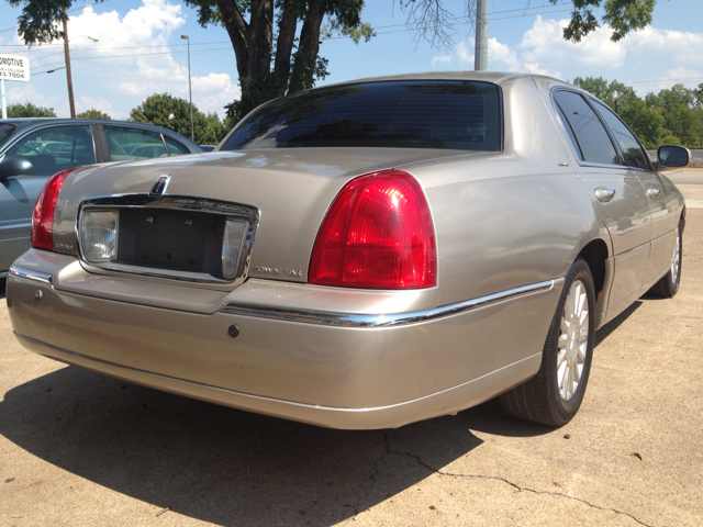 Lincoln Town Car 2003 photo 2