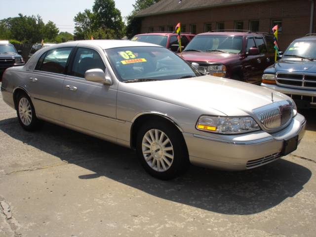 Lincoln Town Car DOWN 4.9 WAC Sedan