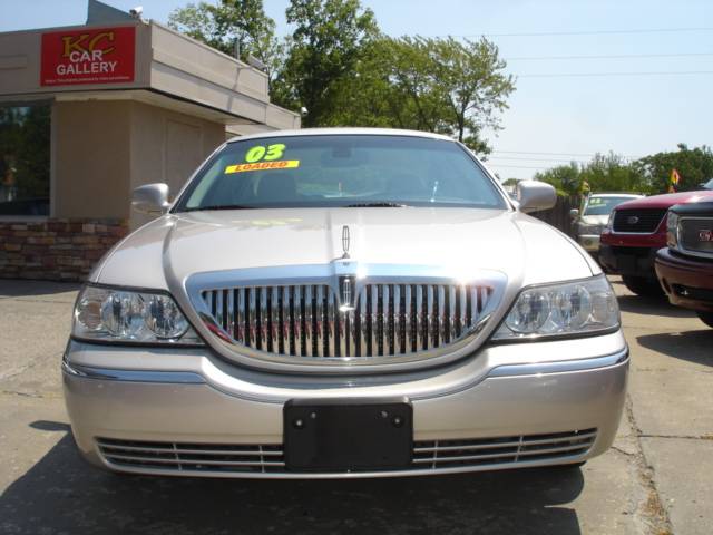 Lincoln Town Car 2003 photo 1