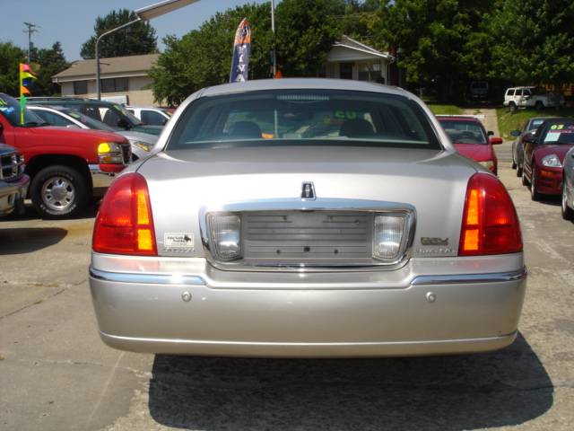 Lincoln Town Car 2003 photo 3