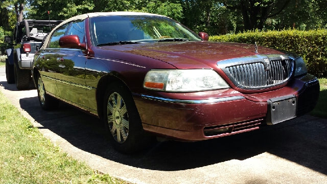 Lincoln Town Car 2003 photo 2