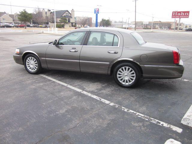 Lincoln Town Car 2003 photo 2