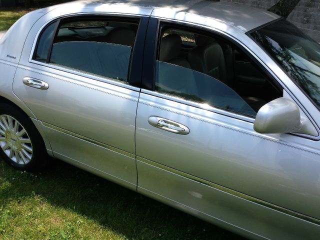 Lincoln Town Car 2003 photo 1