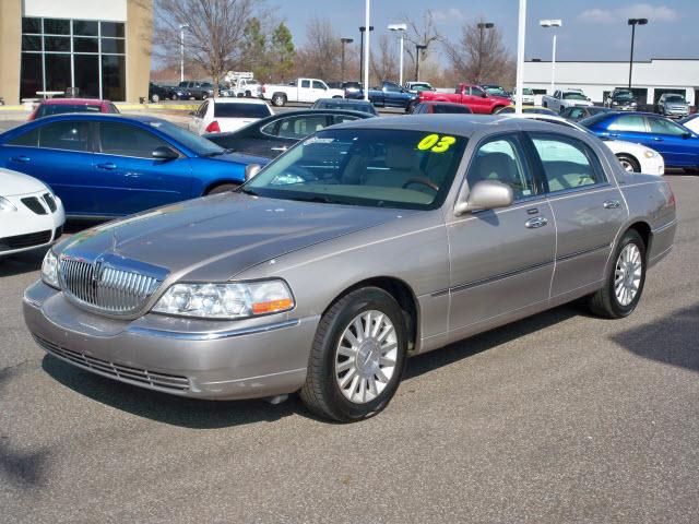 Lincoln Town Car DOWN 4.9 WAC Sedan