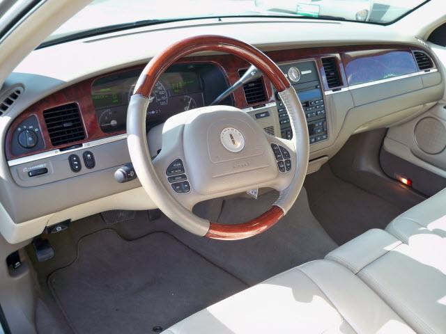 Lincoln Town Car 2003 photo 3