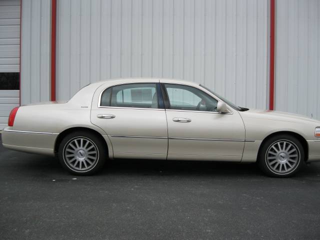 Lincoln Town Car 2003 photo 3