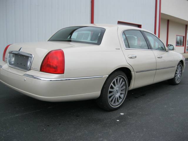 Lincoln Town Car 2003 photo 4