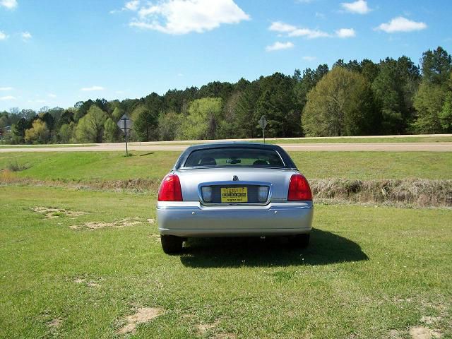 Lincoln Town Car 2003 photo 2