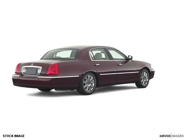 Lincoln Town Car 2003 photo 3