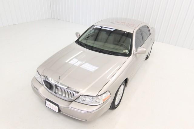 Lincoln Town Car 2003 photo 1