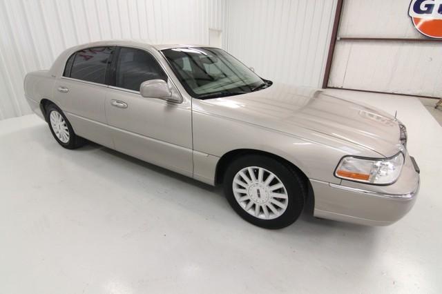 Lincoln Town Car 2003 photo 2