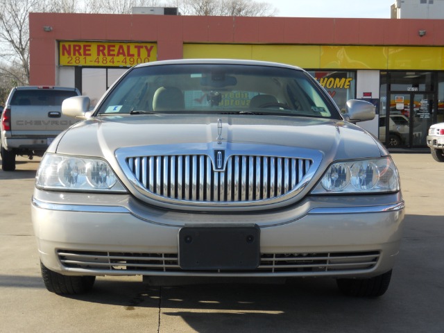 Lincoln Town Car 2003 photo 4