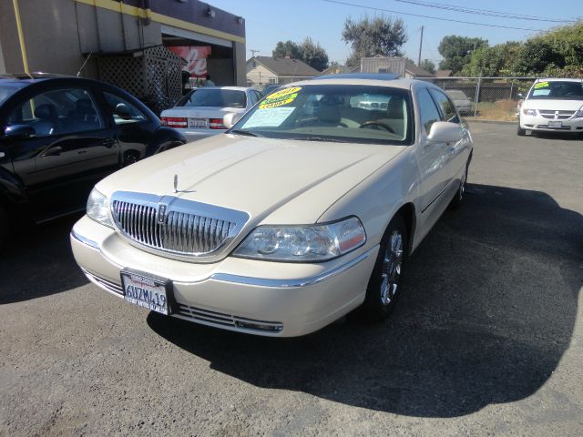 Lincoln Town Car 2003 photo 1