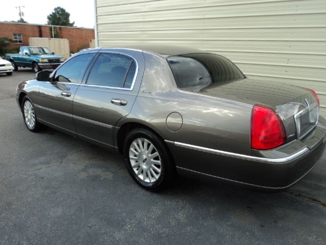 Lincoln Town Car DOWN 4.9 WAC Sedan